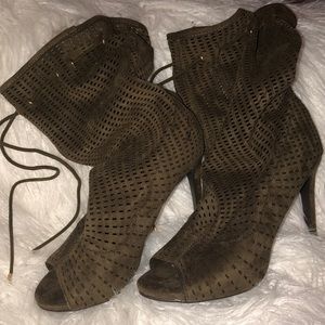 Hunter green heels